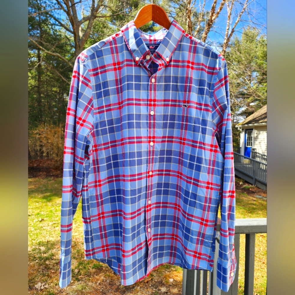 Vineyard Vines mens' medium performance button up
